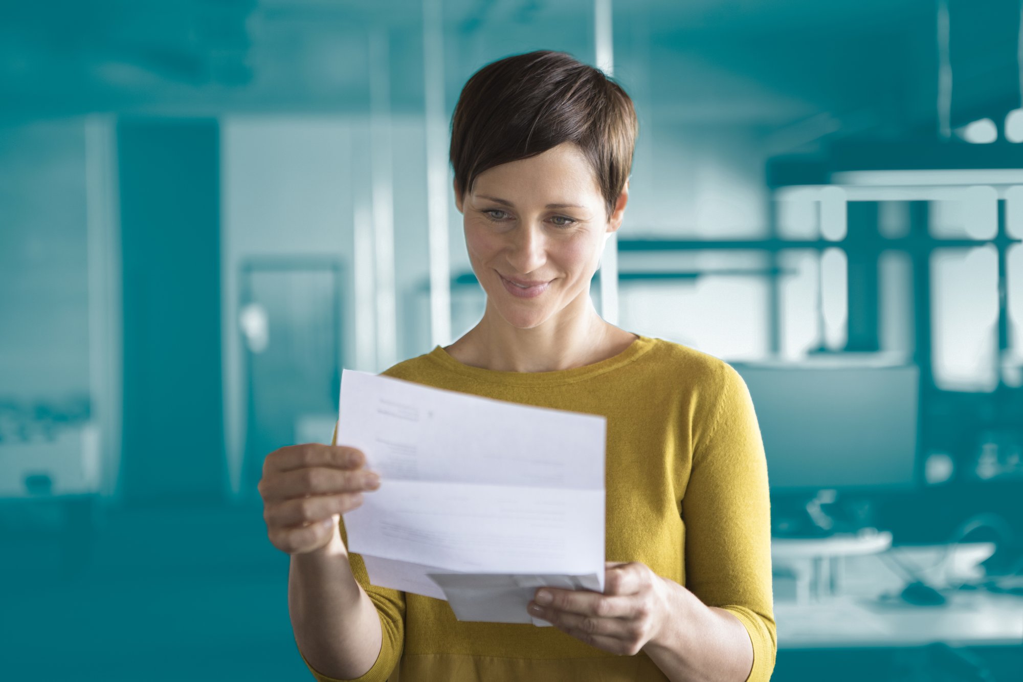 Asendia_business_woman_Mail_AFB Asendia_business_woman_Mail_AFB